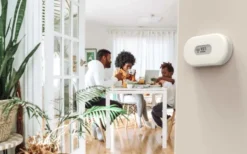 Airthings View Plus radon- og luftkvalitetsmåler, hvid