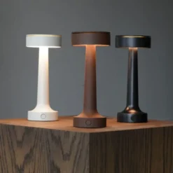 Antidark Buddy genopladelig bordlampe, sort