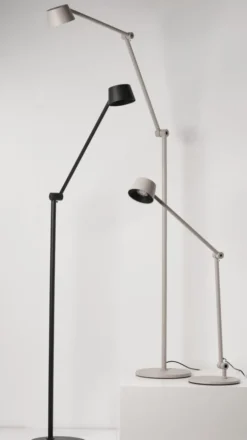 Antidark Direction F1 gulvlampe, grå