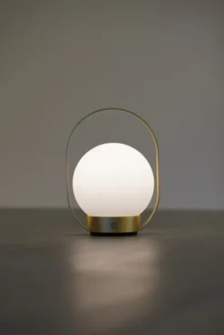 Antidark Palla genopladelig bordlampe, messing