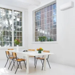 Daikin Comfora 35 luft til luft varmepumpesæt, 4,8 kW
