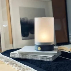 Dyberg Larsen Cozy genopladelig bordlampe
