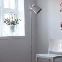 Dyberg Larsen Oslo gulvlampe, hvid