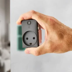 Fesh Curveline Smart stikkontakt med jord, 1,5 modul, grå