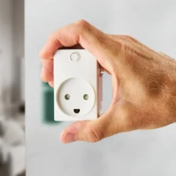 Fesh Curveline Smart stikkontakt med jord, 1,5 modul, hvid