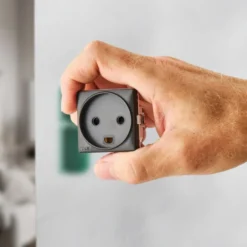 Fesh Curveline stikkontakt med jord, 1 modul, grå