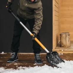 Fiskars X-series sneskraber, teleskophåndtag