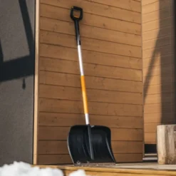 Fiskars X-series sneskraber, teleskophåndtag