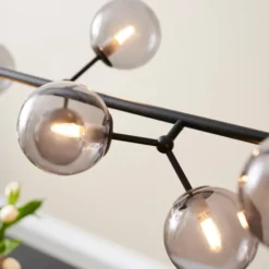 Halo Design Atom mini langbordspendel, røgfarvet
