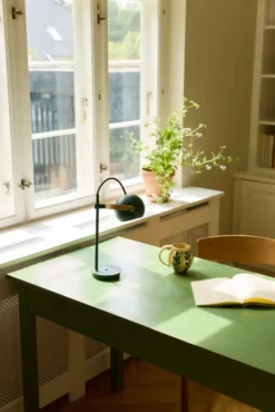 Halo Design DC genopladelig bordlampe, grøn