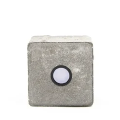 Light By Juhl betonflise med Cosmos sort spot, 10x10x6 cm, grå