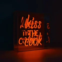 Locomocean Kiss the Cook neonskilt