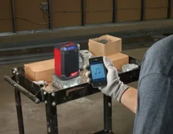 Milwaukee M12 RCDAB+-0 radio og lader