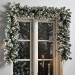 Nordic Winter granguirlande med sne & lys på batteri