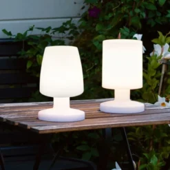 Trio Lighting Dora udendørs genopladelig bordlampe