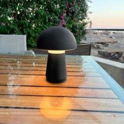 Veli Line genopladelig bordlampe, sort